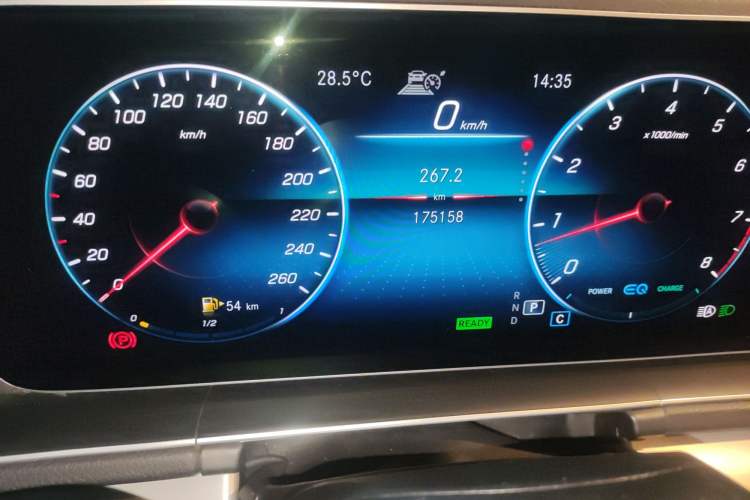 Used Mercedes-Benz GLE 2021 GLE 450 4MATIC Stylish Model Odometer Close Up