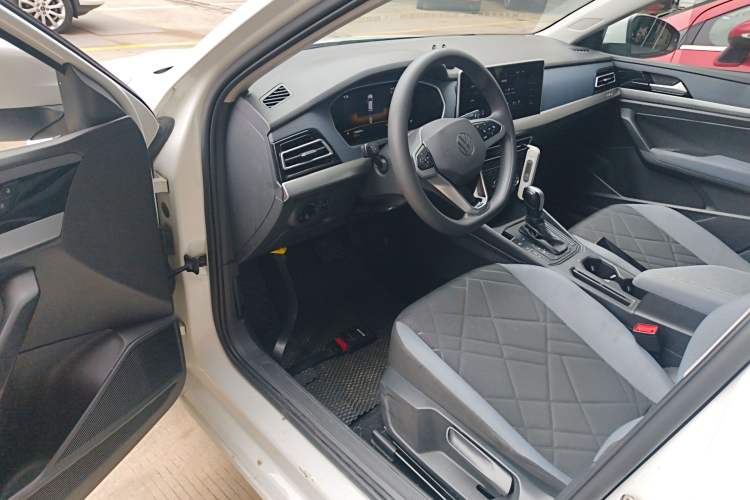 Used Volkswagen Lavida 2023 1.5L Automatic De Yi Edition Driver Seat