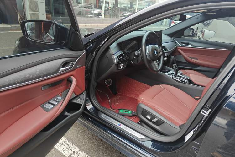 Used BMW 5 Series 2022 Second Facelift 530Li Leading Edition M Sport Package
