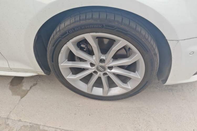 Used Audi A4L 2019 40 TFSI Fashion Version China V Right Front Wheel Hub