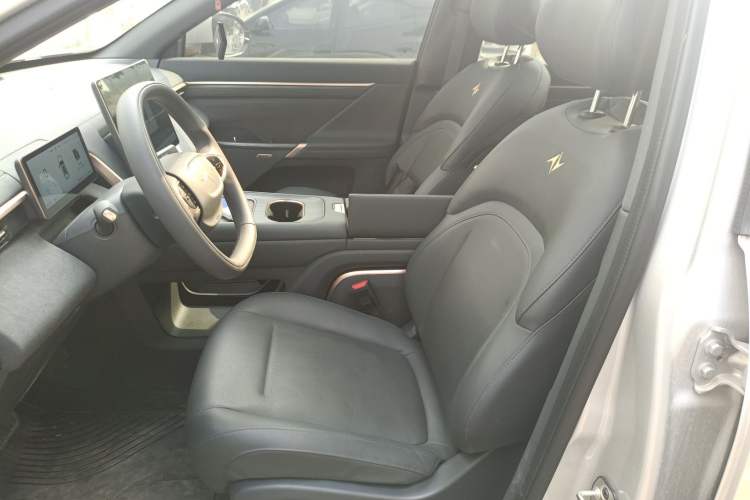 Used Dongfeng eπ eπ008 2024 210Max Range-Extended Version 6 Seats Left Front Seat