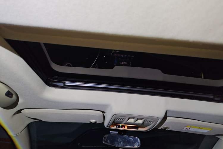 Used Buick Verano 2018 Sedan 20T Dual-Clutch Leading Model Headliner