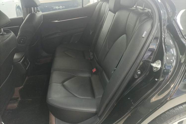 Used Toyota Camry 2021 2.0G Luxury Edition
