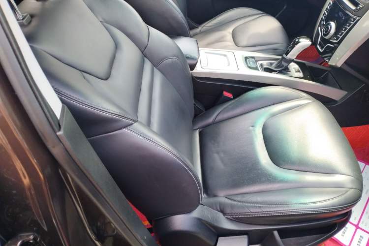 Used Luxgen U6 SUV 2015 1.8T Fashion Edition Right Front Seat