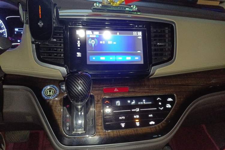 Used Honda Odyssey 2017 2.4L Luxury Edition Audio And AC Panel