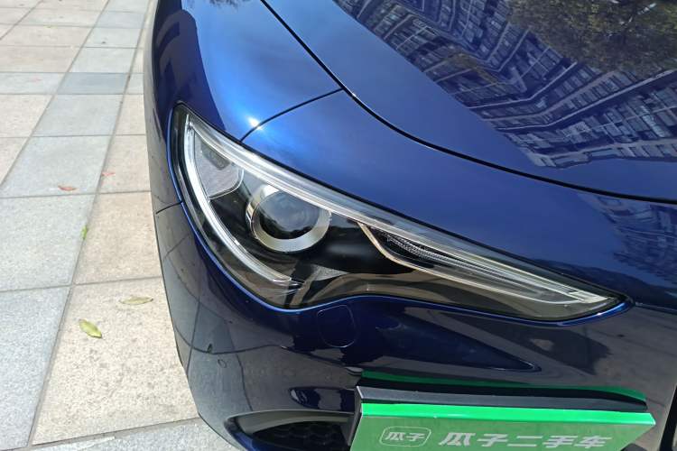 Used Alfa Romeo Stelvio 2017 2.0T 280HP Luxury Edition Right Front Headlight