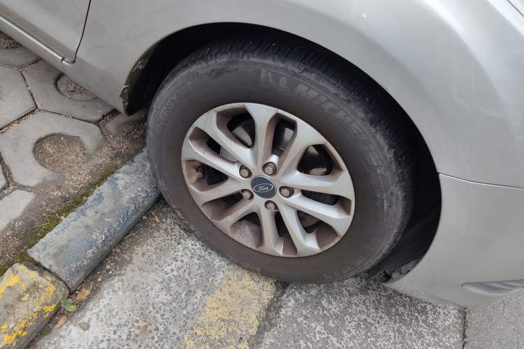 Used Ford Focus 2013 Sedan Classic 1.8L Manual Base Model
