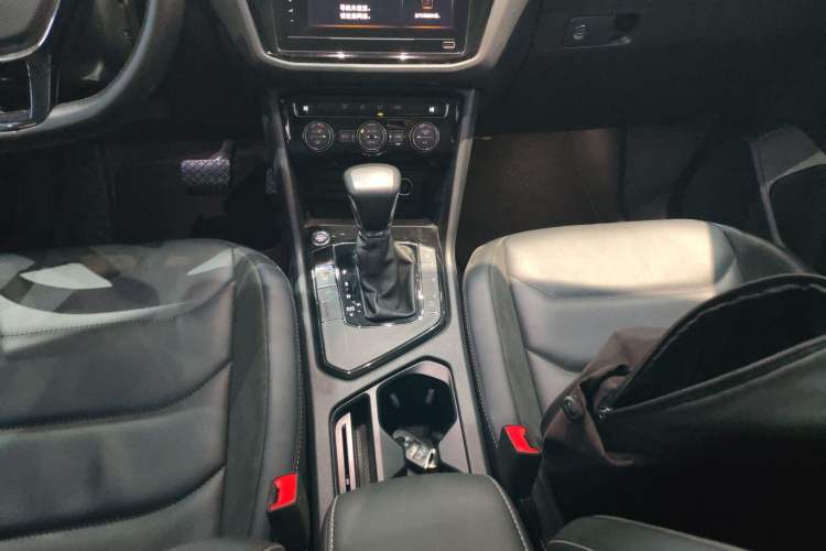 Used Volkswagen Tiguan L 2021 330TSI Automatic Two-Wheel Drive Smart Edition
