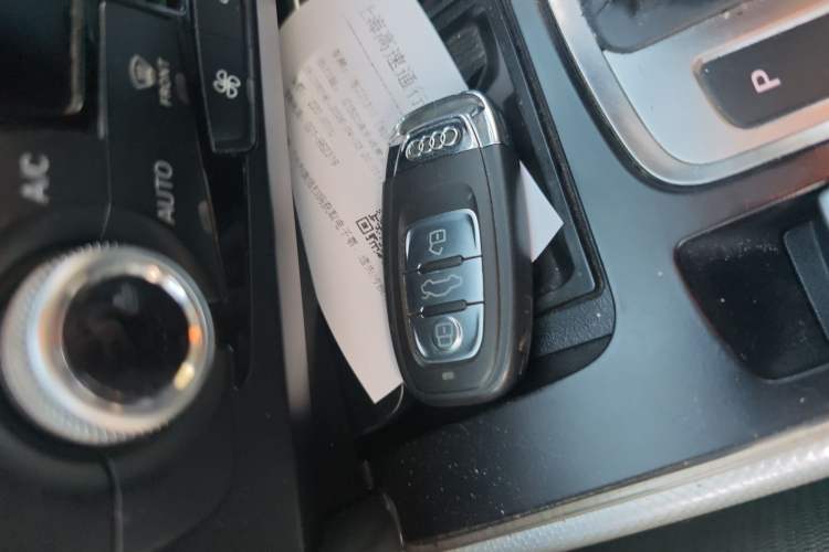 Used Audi A4L 2016 35 TFSI Collector's Edition Automatic Standard Model Vehicle Key