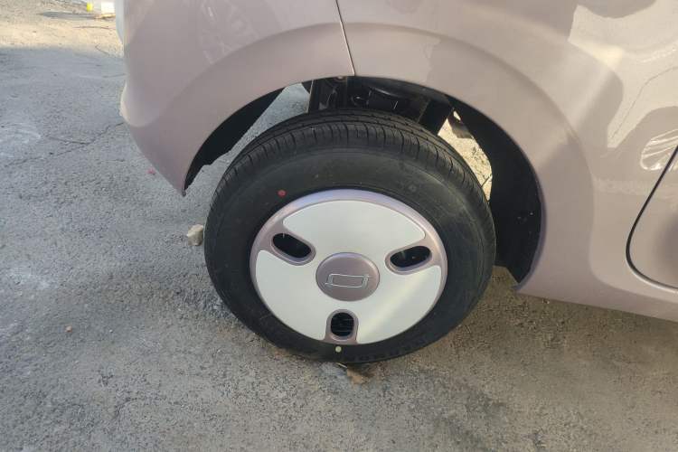 Used Bestune Pony 2026 222km Colorful Horse Right Rear Wheel Hub