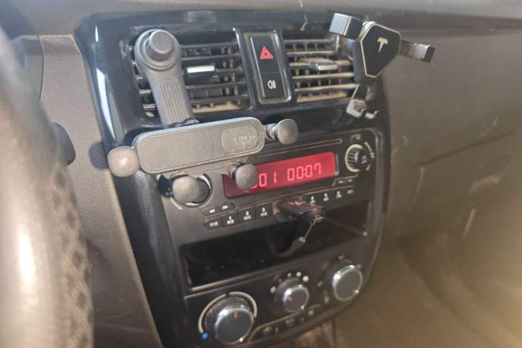 Used Wuling Rongguang V 2018 1.5L Standard Version Audio And AC Panel