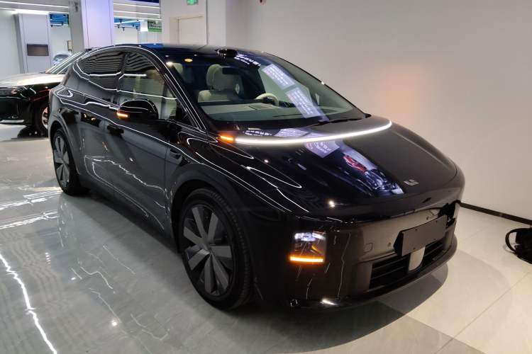 Used Li Auto i6 2025 Model Four-Wheel-Drive Standard Type
