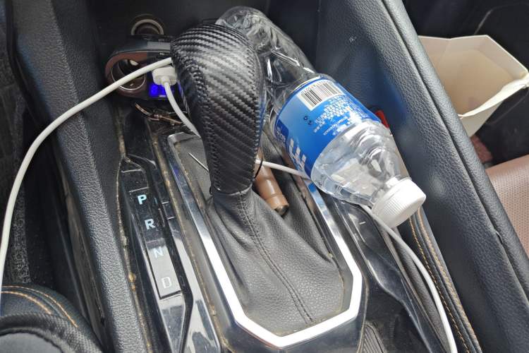 Used JMC Yusheng S350 2016 2.0T Automatic 4x4 Gasoline Luxury Version with Sunroof 7 Seats Gear Lever