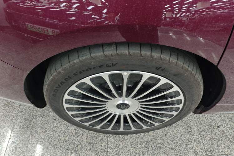 Used Hima S9T 2025 Model Pure Electric Four-Wheel-Drive Ultra Right Rear Wheel Hub