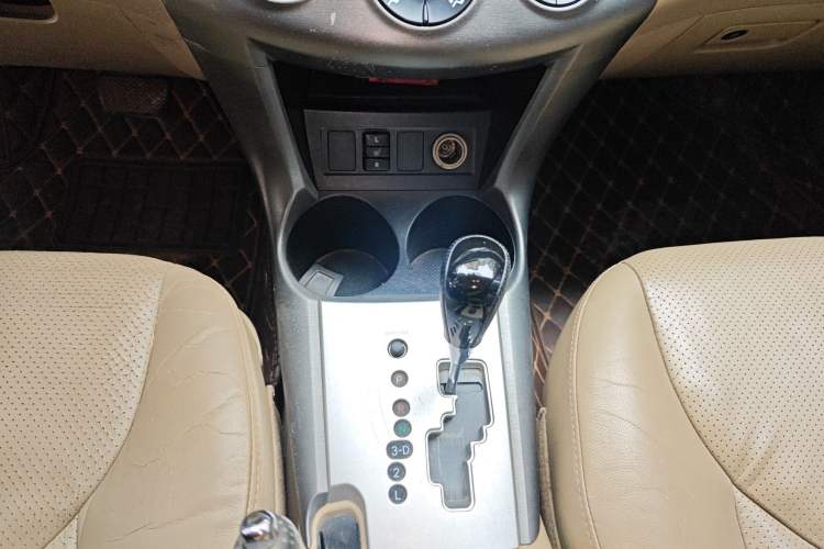 Used Toyota RAV4 2012 Luxurious 2.4L Automatic 4x4 with Stylish Features
