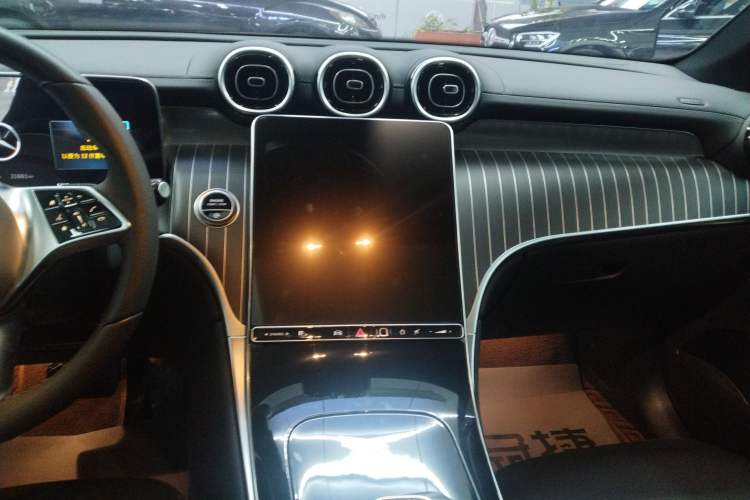 Used Mercedes-Benz GLC 2023 Facelift GLC 260 L 4MATIC Dynamic Version 5 Seats
