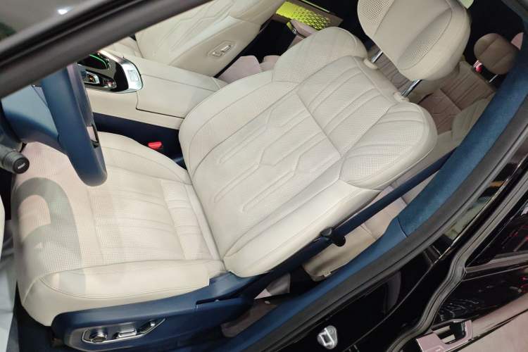 Used Zeekr 009 2022 WE Edition
