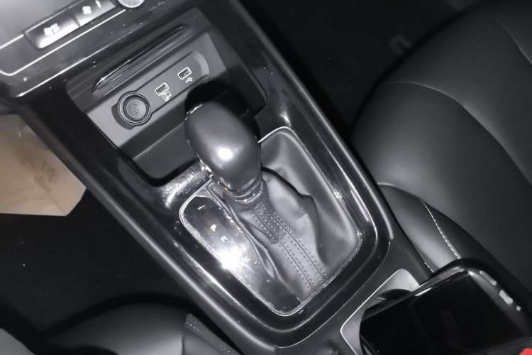 Used Roewe i5 2020 1.5L Automatic 4G Connect Luxury Flagship Edition
