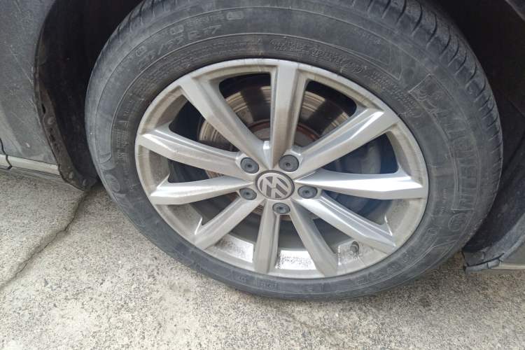 Used Volkswagen Magotan 2019 330TSI DSG Leading Edition China V Standard Right Front Wheel Hub