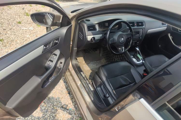 Used Volkswagen Sagitar 2014 Revised Version 1.6L Automatic Leading Edition Driver Seat