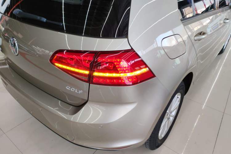 Used Volkswagen Golf 2016 1.6L Manual Fashion Edition
