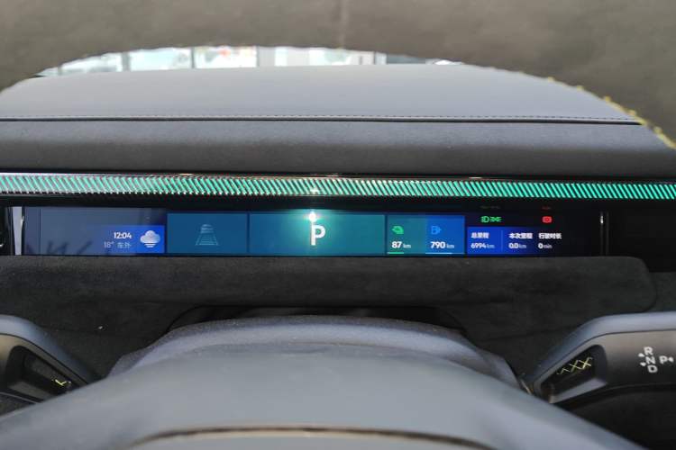 Used Lynk & Co 10 EM-P 2025 Model 240 All-Wheel Drive Ultra—Sport Edition Instrument Cluster