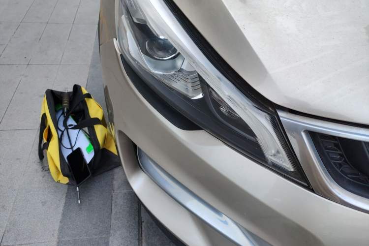 Used Geely Auto Emgrand GS 2016 Sport Edition 1.3T Automatic ZhenShang Model Right Front Headlight