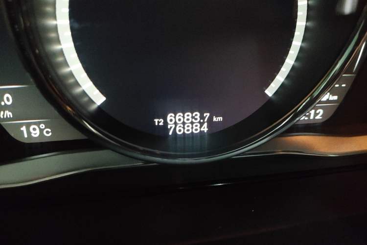 Used Volvo XC60 2017 T5 AWD Smart Upgrade Edition Odometer Close Up