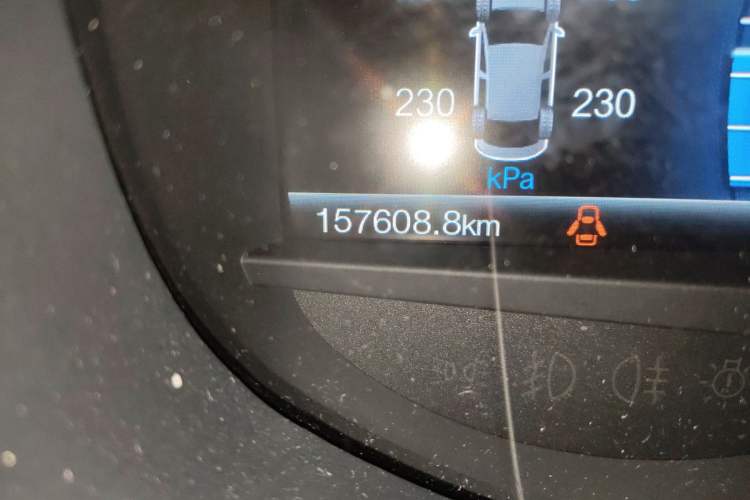 Used Ford Edge 2016 EcoBoost 245 Two-Wheel-Drive Titanium 7-Seater Odometer Close Up