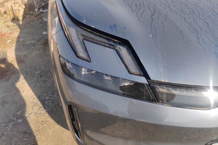 Used Lynk & Co 08 EM-P 2025 220 km All-Wheel-Drive Performance Halo Right Front Headlight