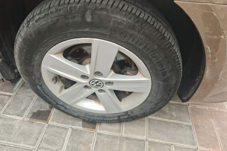 Used Volkswagen Bora 2014 1.6L Automatic Fashion Model Right Front Wheel Hub