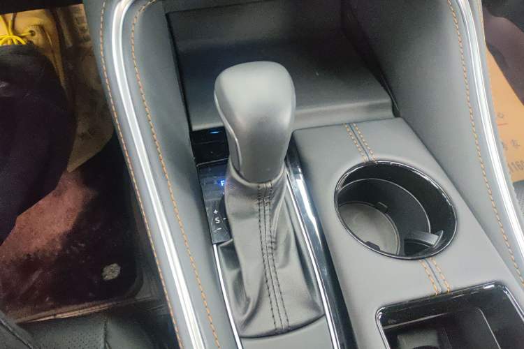Used Toyota Avalon 2024 Dual-Engine 2.5L XLE Premium Edition Gear Lever