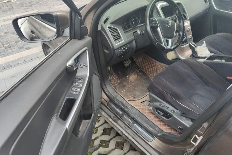 Used Volvo XC60 2017 T5 AWD Smart Upgrade Model