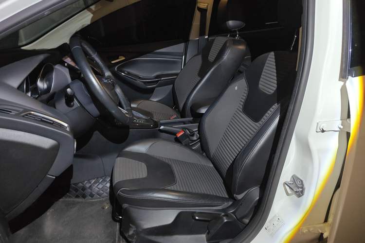 Used Ford Focus 2015 Hatchback EcoBoost 125 Automatic Supreme Style Edition
