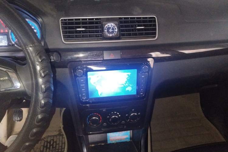 Used Dongfeng Fengon 370 2016 1.5L Manual Luxury Version SFG15-02 7 Seats
