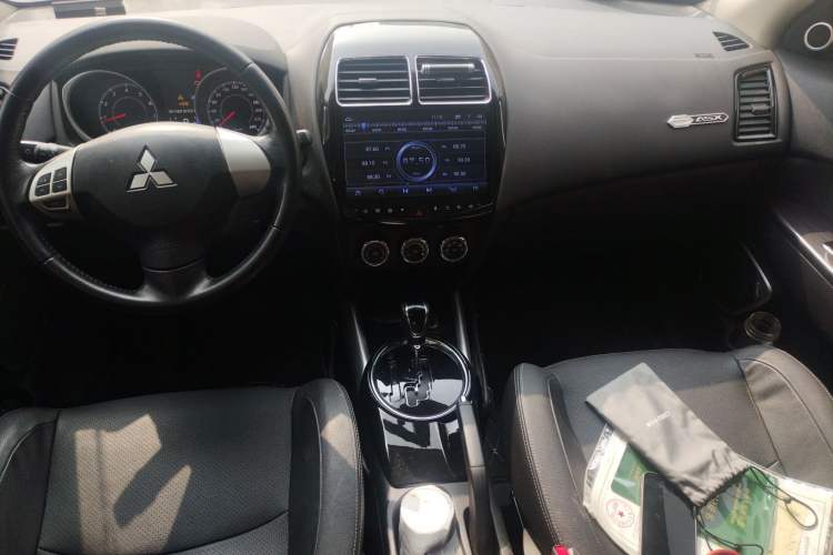 Used Mitsubishi ASX 2018 2.0L CVT Two-Wheel Drive Deluxe Edition Center Console