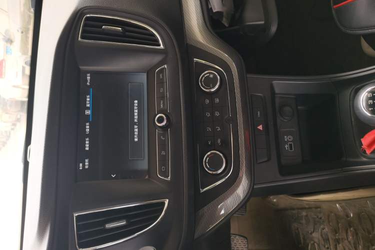 Used Roewe 360 2016 1.5L Manual Smart Screen Version Audio And AC Panel