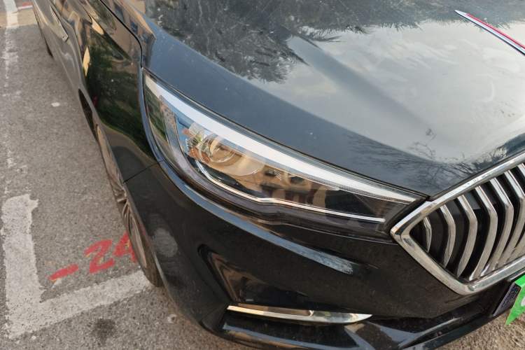 Used Hongqi H5 2022 Classic Model 1.8T Automatic Smart Connect Flagship Edition Right Front Headlight