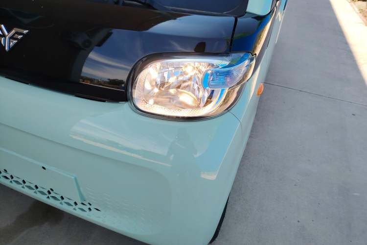 Used REACH MINI Truck 2023 140km Long Wheelbase Van Ambition Version
