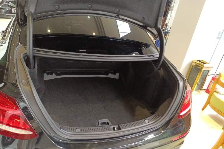 Used Mercedes-Benz E-Class 2019 E 300 L Sporty and Stylish Model