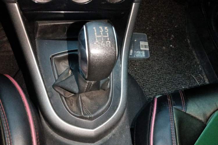 Used Peugeot 408 2013 2.0L Manual Comfort Edition Gear Lever