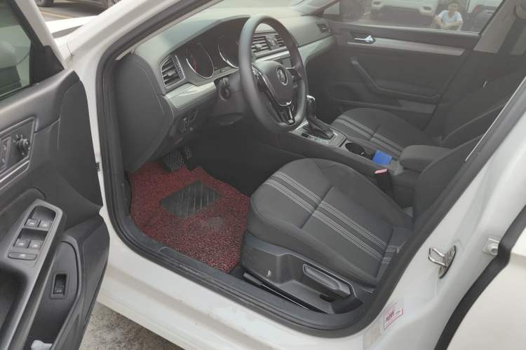 Used Volkswagen Lamando 2015 230TSI DSG Fashion Edition
