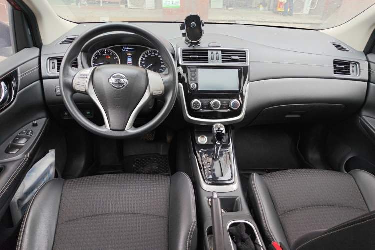 Used Nissan Tiida 2016 1.6L CVT Smart Drive Edition Center Console