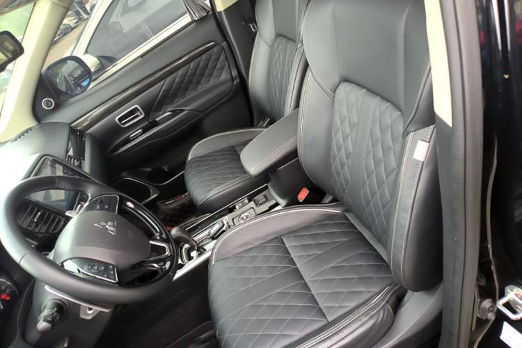 Used Mitsubishi Outlander 2020 2.4L 4x4 Prestige Edition 7-Seater Left Front Seat