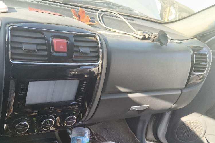 Used Great Wall Wingle 5 2013 2.0T European Version Two-Wheel Drive Elite Edition 6MT Big Double Cab GW4D20B Audio And AC Panel