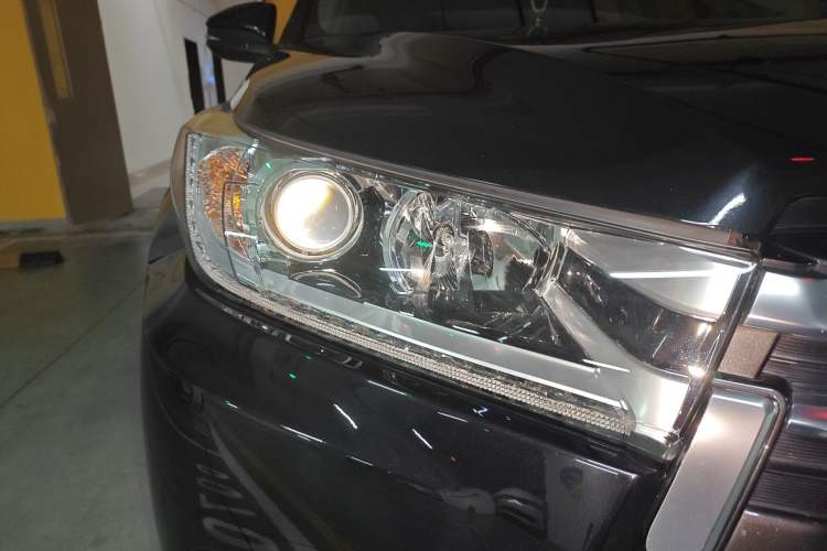 Used Toyota Highlander 2018 2.0T Four-Wheel Drive Prestige Version 7 Seats China VI Standard Right Front Headlight