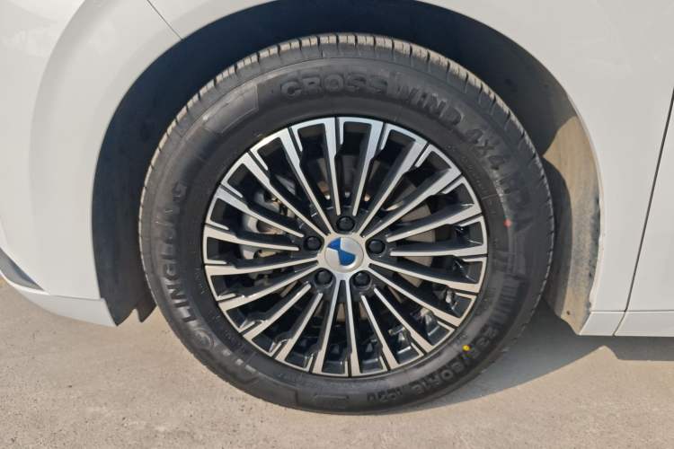 Used Denza D9 2023 DM-i 965 Luxury Model
