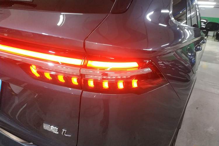 Used Geely Auto Monjaro L 2021 2.0TD DCT EVO Two-Wheel Drive Smart Luxury Version Right Rear Taillight
