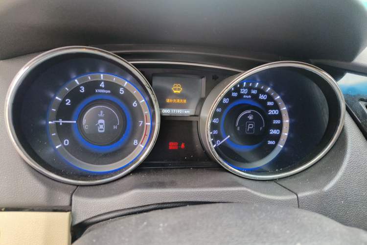 Used Hyundai Sonata 2013 2.0L Automatic Luxury Edition Odometer Close Up