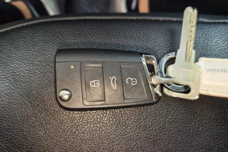 Used Volkswagen T-ROC 2022 280TSI DSG Two-Wheel Drive Comfort PLUS Vehicle Key